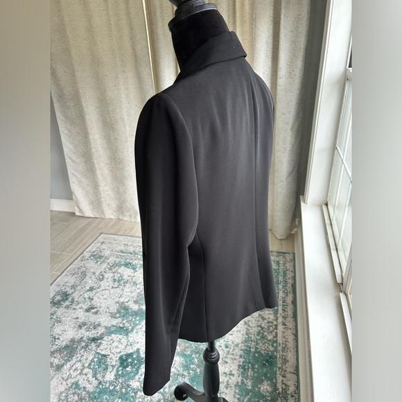 Tahari blazer - Picture 1 of 4